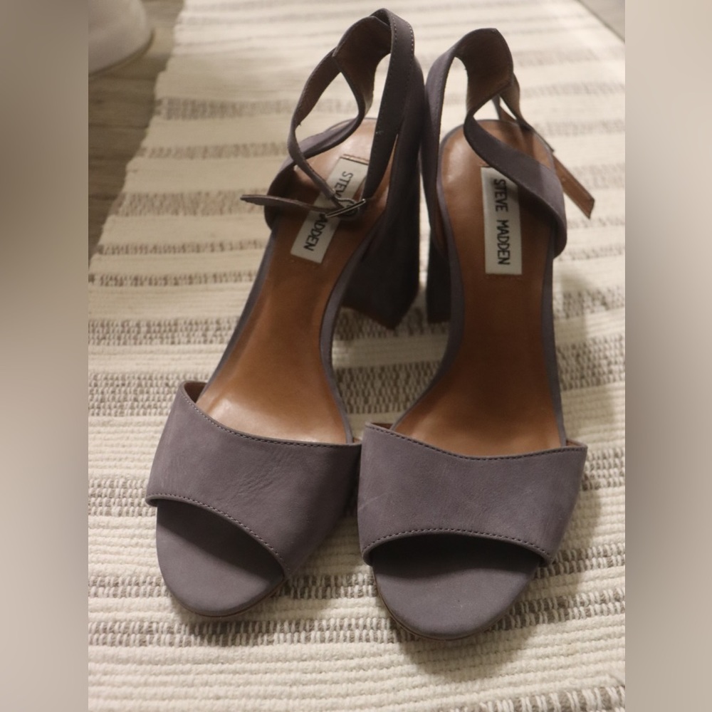 Steve Madden purple heels never worn